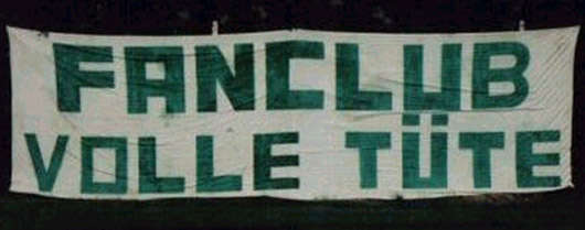 Die alte Fahne <br />Foto: Volle Tüte“><figcaption>Die alte Fahne <br />Foto: Volle Tüte</figcaption></figure>
            </div>

                    </article>

                <section class=