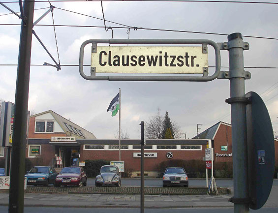 In Hannover trafen sich Vertreter verschiedener Fanszenen <br /> Bild: Zwing“><figcaption>In Hannover trafen sich Vertreter verschiedener Fanszenen <br /> Bild: Zwing</figcaption></figure>
            </div>

                    </article>

                <section class=