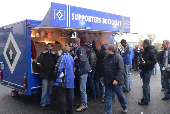 Die Supporters-Botschaft beim Einsatz in Wolfsburg. <br /> Bild: O. Meyer“><figcaption>Die Supporters-Botschaft beim Einsatz in Wolfsburg. <br /> Bild: O. Meyer</figcaption></figure>
            </div>

                    </article>

                <section class=