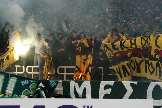 Ungemütliche Fluggäste: Fans von Panathinaikos Athen