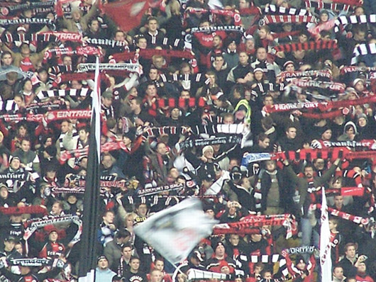 Zum Pokalschlager am Bieberer Berg werden 4.000 Frankfurter erwartet. <br /> Bild: Dirk Päffgen“><figcaption>Zum Pokalschlager am Bieberer Berg werden 4.000 Frankfurter erwartet. <br /> Bild: Dirk Päffgen</figcaption></figure>
            </div>

                    </article>

                <section class=