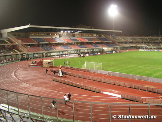 Leere Ränge in Italien. So wie hier in Catania könnte es bald in allen Stadien aussehen.<br />Bild: Stadionwelt“><figcaption>Leere Ränge in Italien. So wie hier in Catania könnte es bald in allen Stadien aussehen.<br />Bild: Stadionwelt</figcaption></figure>
            </div>

                    </article>

                <section class=