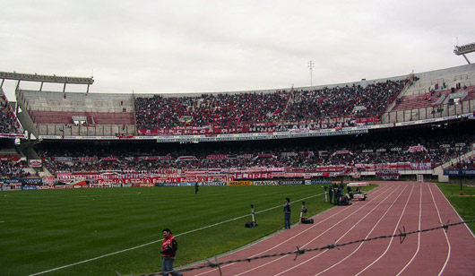 Aus Sicherheitsgründen vorerst gesperrt: das Monumental in Buenos Aires.<br />Bild: Antonio Holzmeister“><figcaption>Aus Sicherheitsgründen vorerst gesperrt: das Monumental in Buenos Aires.<br />Bild: Antonio Holzmeister</figcaption></figure>
            </div>

                    </article>

                <section class=
