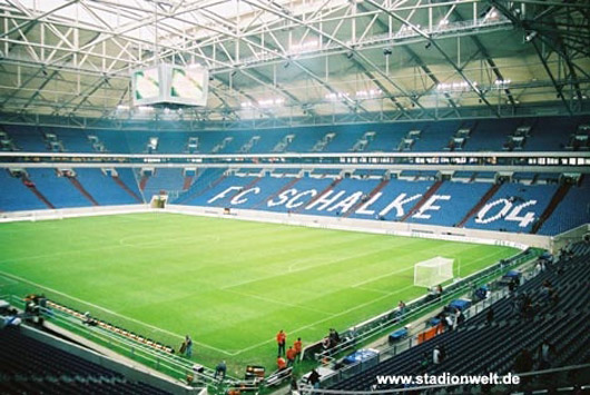 In der Veltins Arena wollen viele Schalke Anhänger die Übergabe der Meisterschale miterleben.<br />Bild: Stadionwelt“><figcaption>In der Veltins Arena wollen viele Schalke Anhänger die Übergabe der Meisterschale miterleben.<br />Bild: Stadionwelt</figcaption></figure>
            </div>

                    </article>

                <section class=