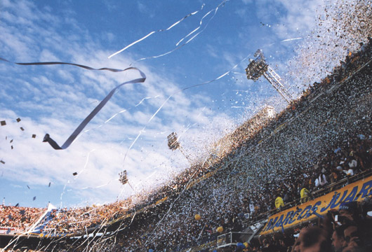 Die Bonbonera der Boca Juniors. <br />Bild: Futbol Fanatico“><figcaption>Die Bonbonera der Boca Juniors. <br />Bild: Futbol Fanatico</figcaption></figure>
<figure><img decoding=