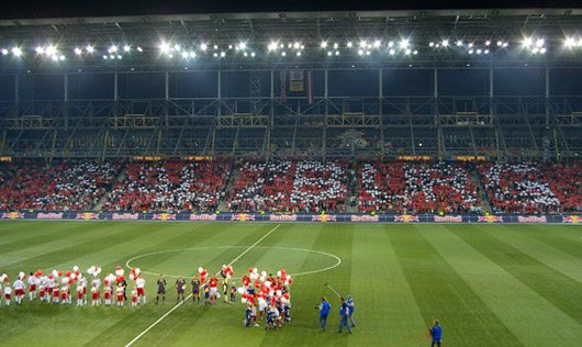 Salzburg ist der Zuschauerkrösus Österreichs.<br />Bild: www.fanclub-redbulls-salzburg05.at“><figcaption>Salzburg ist der Zuschauerkrösus Österreichs.<br />Bild: www.fanclub-redbulls-salzburg05.at</figcaption></figure>
            </div>

                    </article>

                <section class=