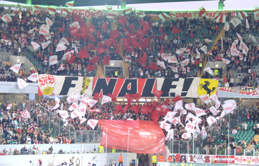 In Wolfsburg feierten VfB-Fans den Einzug ins Finale.<br />Bild: www.Lostboys99.de“><figcaption>In Wolfsburg feierten VfB-Fans den Einzug ins Finale.<br />Bild: www.Lostboys99.de</figcaption></figure>
            </div>

                    </article>

                <section class=