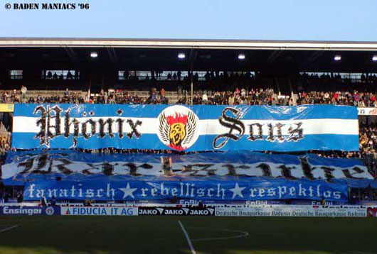 Choreos wie diese wird es in Karlsruhe vorerst nicht mehr geben.<br />Bild: Baden Maniacs“><figcaption>Choreos wie diese wird es in Karlsruhe vorerst nicht mehr geben.<br />Bild: Baden Maniacs</figcaption></figure>
            </div>

                    </article>

                <section class=