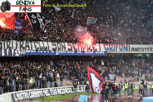 Genoa-Fans beim Hinspiel in Neapel.<br />Bild: Riccardo Claudio“><figcaption>Genoa-Fans beim Hinspiel in Neapel.<br />Bild: Riccardo Claudio</figcaption></figure>
            </div>

                    </article>

                <section class=