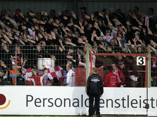 Heimspiel gegen Preußen Münster.<br />Bild: K.B.”><figcaption>Heimspiel gegen Preußen Münster.<br />Bild: K.B.</figcaption></figure>
<figure><img decoding=