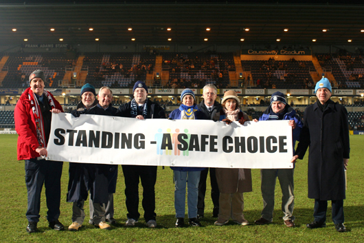 Die Football Supporters´ Federation unterstützte den Safe Standing Day in Wycombe.<br />Bild: Football Supporters´ Federation“><figcaption>Die Football Supporters´ Federation unterstützte den Safe Standing Day in Wycombe.<br />Bild: Football Supporters´ Federation</figcaption></figure>
            </div>

                    </article>

                <section class=