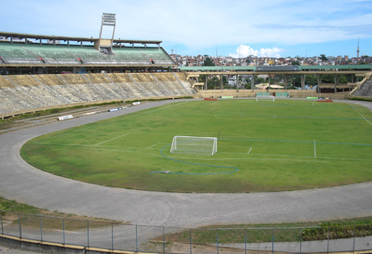 Das Fonte Nova Stadion in Bahia wurde vor über 56 Jahren gebaut und gilt als baufällig.<br />Bild: Stephan“><figcaption>Das Fonte Nova Stadion in Bahia wurde vor über 56 Jahren gebaut und gilt als baufällig.<br />Bild: Stephan</figcaption></figure>
            </div>

                    </article>

                <section class=