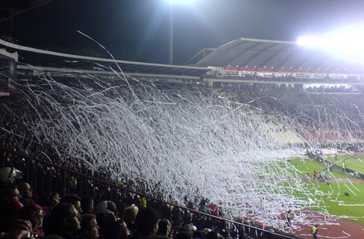 Belgrad im UEFA-Cup gegen Bayern München.<br />Bild: Marcus Hapke“><figcaption>Belgrad im UEFA-Cup gegen Bayern München.<br />Bild: Marcus Hapke</figcaption></figure>
            </div>

                    </article>

                <section class=