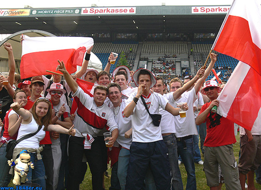 Auch die Fans aus Polen müssen tief in die Tasche greifen.<br />Bild 1: www.1848er.eu“><figcaption>Auch die Fans aus Polen müssen tief in die Tasche greifen.<br />Bild 1: www.1848er.eu</figcaption></figure>
            </div>

                    </article>

                <section class=