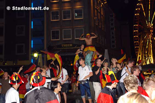 Es kann auch bei der EM laut werden.<br />Bild: Stadionwelt“><figcaption>Es kann auch bei der EM laut werden.<br />Bild: Stadionwelt</figcaption></figure>
            </div>

                    </article>

                <section class=