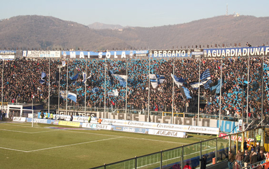 Die Atalanta-Ultras sprechen sich gegen den Trasfer von Christian Vieri aus.<br />Bild: www.pumuckl94.de“><figcaption>Die Atalanta-Ultras sprechen sich gegen den Trasfer von Christian Vieri aus.<br />Bild: www.pumuckl94.de</figcaption></figure>
            </div>

                    </article>

                <section class=