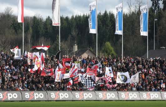 Das Projekt „Von Fans – für Fans“ ermöglicht Stadionverbotlern die Rückkehr ins Brügglifeld.<br />Bild: dblwald“><figcaption>Das Projekt „Von Fans – für Fans“ ermöglicht Stadionverbotlern die Rückkehr ins Brügglifeld.<br />Bild: dblwald</figcaption></figure>
            </div>

                    </article>

                <section class=