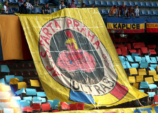 2005/06: Heimspiel gegen Jablonec.<br />Bild: Southerner“><figcaption>2005/06: Heimspiel gegen Jablonec.<br />Bild: Southerner</figcaption></figure>
<figure><img decoding=