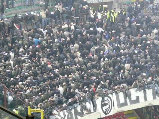 Letzte Saison: Napoli in Mailand.<br />Alle Bilder: Michael Mohr“><figcaption>Letzte Saison: Napoli in Mailand.<br />Alle Bilder: Michael Mohr</figcaption></figure>
<figure><img decoding=