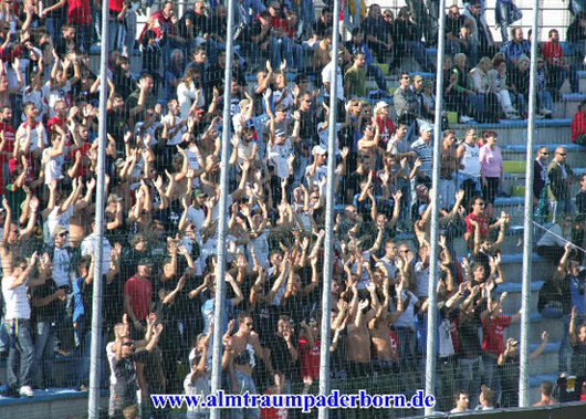 Anhänger von Pisa Calcio in Treviso.<br />Bild: www.almtraumpaderborn.de“><figcaption>Anhänger von Pisa Calcio in Treviso.<br />Bild: www.almtraumpaderborn.de</figcaption></figure>
            </div>

                    </article>

                <section class=