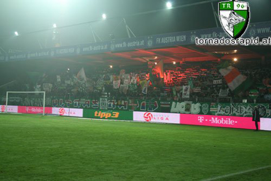 Die Gästekurve beim Wiener Derby am Dienstag<br />Bild: www.tornadosrapid.at“><figcaption>Die Gästekurve beim Wiener Derby am Dienstag<br />Bild: www.tornadosrapid.at</figcaption></figure>
            </div>

                    </article>

                <section class=