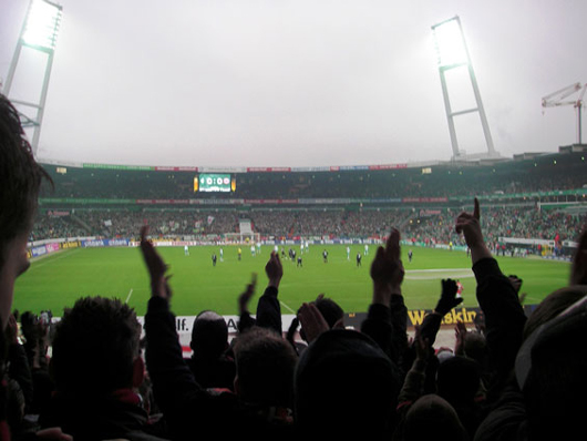 Frankfurter in Bremen.<br />Bild: www.eintracht-online.net“><figcaption>Frankfurter in Bremen.<br />Bild: www.eintracht-online.net</figcaption></figure>
            </div>

                    </article>

                <section class=