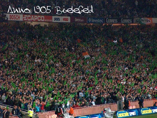 Irland Fans beim Spiel gegen Deutschland 2008.<br />Bild: ANNO 1905 Bielefeld“><figcaption>Irland Fans beim Spiel gegen Deutschland 2008.<br />Bild: ANNO 1905 Bielefeld</figcaption></figure>
            </div>

                    </article>

                <section class=