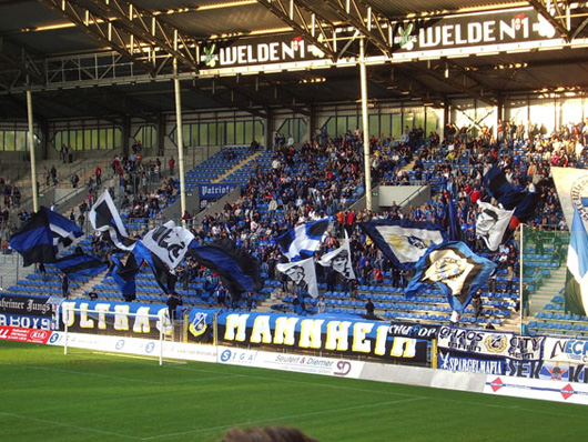 Waldhof Mannheim Fans in der Ostkurve