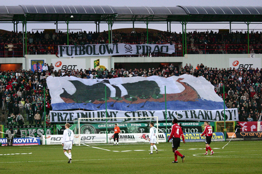 Die Redaktion ist fest in der Hand von Fans des GKS Belchatow<br />Foto: Piotr – To My Kibice“><figcaption>Die Redaktion ist fest in der Hand von Fans des GKS Belchatow<br />Foto: Piotr – To My Kibice</figcaption></figure>
<figure><img decoding=