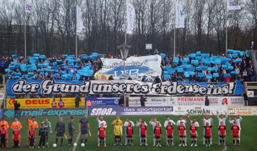 Häufig sieht man beim VfB aufwändige Choreos, die sich nicht vor anderen verstecken brauchen<br />Alle Bilder: B. Buttelmann”><figcaption>Häufig sieht man beim VfB aufwändige Choreos, die sich nicht vor anderen verstecken brauchen<br />Alle Bilder: B. Buttelmann</figcaption></figure>
<figure><img decoding=