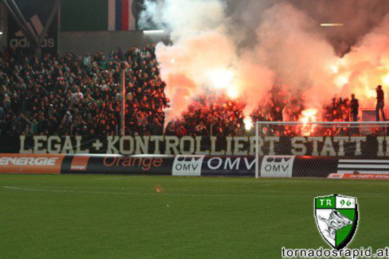 Protestaktion der Fanszene von Rapid Wien<br />Alle Bilder: TornadosRapid.at“><figcaption>Protestaktion der Fanszene von Rapid Wien<br />Alle Bilder: TornadosRapid.at</figcaption></figure>
<figure><img decoding=