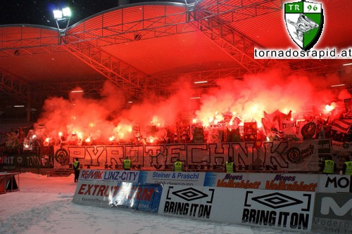Protest der Rapid Wien-Fans beim Auswärtsspiel bei LASK Linz<br />Bild: TornadosRapid.at“><figcaption>Protest der Rapid Wien-Fans beim Auswärtsspiel bei LASK Linz<br />Bild: TornadosRapid.at</figcaption></figure>
            </div>

                    </article>

                <section class=