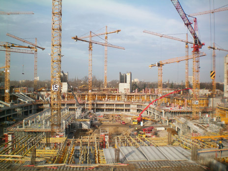 Das Stadion in Warschau befindet sich derzeit noch im Bau – zum Eröffnungsspiel am 6. September 2011 sollen die Arbeiten abgeschlossen sein<br />Bild: Claudia Zettel“><figcaption>Das Stadion in Warschau befindet sich derzeit noch im Bau – zum Eröffnungsspiel am 6. September 2011 sollen die Arbeiten abgeschlossen sein<br />Bild: Claudia Zettel</figcaption></figure>
            </div>

                    </article>

                <section class=