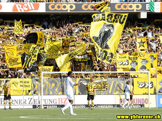 Der Sektor D im Stade de Suisse - Heimat der Young Boys Bern-Fans<br />Bild: YBForever.ch“><figcaption>Der Sektor D im Stade de Suisse – Heimat der Young Boys Bern-Fans<br />Bild: YBForever.ch</figcaption></figure>
            </div>

                    </article>

                <section class=