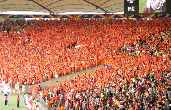 Die Niederländer hoffen auch in Südafrika auf zahlreiche Unterstützung<br />Bild: Ralf Müller“><figcaption>Die Niederländer hoffen auch in Südafrika auf zahlreiche Unterstützung<br />Bild: Ralf Müller</figcaption></figure>
            </div>

                    </article>

                <section class=