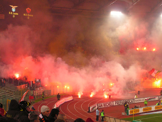 Bild aus vergangenen Jahren - das römische Derby in der Saison 2004/2005<br />Bild: Jens“><figcaption>Bild aus vergangenen Jahren – das römische Derby in der Saison 2004/2005<br />Bild: Jens</figcaption></figure>
            </div>

                    </article>

                <section class=