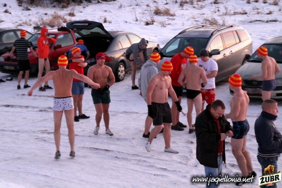 Warmmachen bei Minustemperaturen<br />Bild: www.jagiellonia.net“><figcaption>Warmmachen bei Minustemperaturen<br />Bild: www.jagiellonia.net</figcaption></figure>
<figure><img decoding=