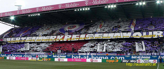 Choreo der Austria-Fans beim Derby gegen Rapid Wien<br />Bild: Fritz Duras – Austria80.at“><figcaption>Choreo der Austria-Fans beim Derby gegen Rapid Wien<br />Bild: Fritz Duras – Austria80.at</figcaption></figure>
<figure><img decoding=