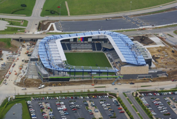 Der Livestrong Sporting Park - hier ein Bild kurz vor der Fertigstellung - ist das derzeit neueste MLS-Stadion<br />Bild: Hodnett Photographics, LLC“><figcaption>Der Livestrong Sporting Park – hier ein Bild kurz vor der Fertigstellung – ist das derzeit neueste MLS-Stadion<br />Bild: Hodnett Photographics, LLC</figcaption></figure>
            </div>

                    </article>

                <section class=