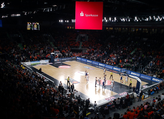 Der Umzug in die ratiopharm arena erbrachte den erhofften Zuschauerzuspruch<br />Bild: Benjamin Straub”><figcaption>Der Umzug in die ratiopharm arena erbrachte den erhofften Zuschauerzuspruch<br />Bild: Benjamin Straub</figcaption></figure>
<figure><img decoding=