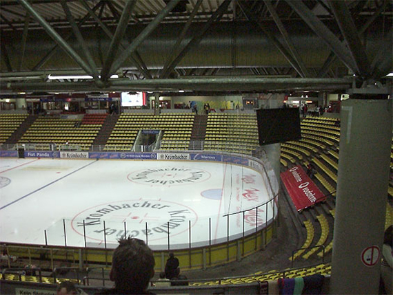 Nach dem Konkurs der Frankfurt Lions zieht der Nachfolgeverein Löwen Frankfurt die Zuschauer in Massen an<br />Bild: Nils Röse”><figcaption>Nach dem Konkurs der Frankfurt Lions zieht der Nachfolgeverein Löwen Frankfurt die Zuschauer in Massen an<br />Bild: Nils Röse</figcaption></figure>
<figure><img decoding=