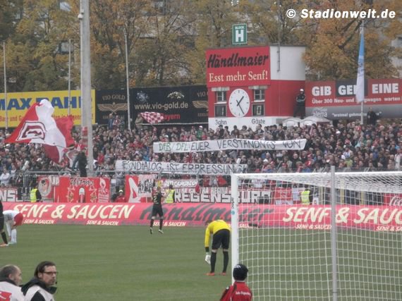 Die Fans von Jahn Regensburg bezeichnen das DFL-Papier als Erpressung.<br />    <button type=
