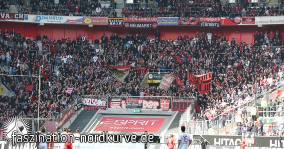 Die Nürnberger Fans im Gästeblock in Düsseldorf.<br />    <button type=