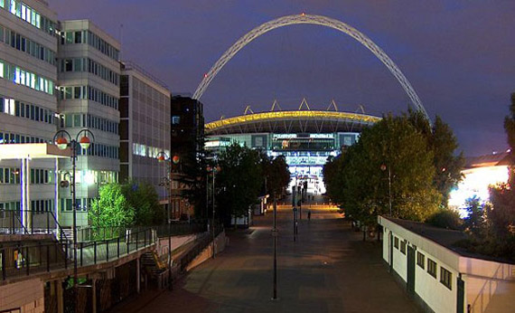 Dem Wembley-Stadion wurde nun eine eigene Hymne gewidmet.<br />Bild: Sascha Uding – Anno 1905 Bielefeld“><figcaption>Dem Wembley-Stadion wurde nun eine eigene Hymne gewidmet.<br />Bild: Sascha Uding – Anno 1905 Bielefeld</figcaption></figure>
            </div>

                    </article>

                <section class=