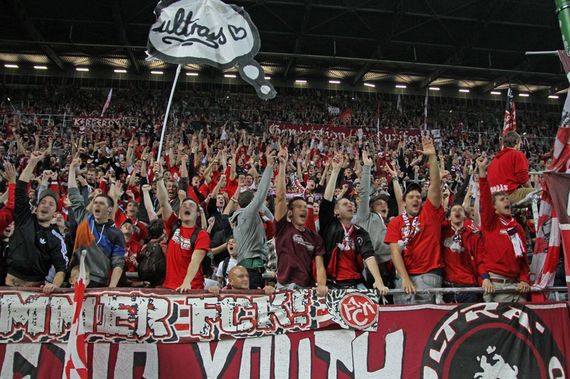 Frenetic Youth beim Heimspiel gegen Sandhausen<br />    <button type=