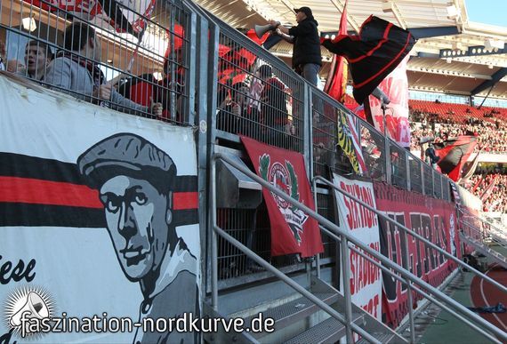 Der Zaun vor der Nordkurve beim besagten Spiel gegen Wolfsburg<br />    <button type=
