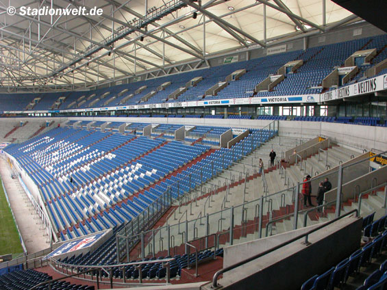 Auf Schalke haben die Rollstuhlfahrer ihren Platz auf der Gegengrade.<br />    <button type=