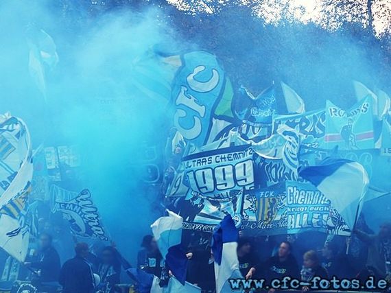 Die Fans vom Chemnitzer FC beim Döbelner SC<br />    <button type=