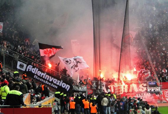 Platz 4: Eintracht Frankfurt<br />    <button type=