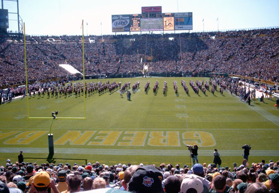 Momentan eher wenig sommerlich: Das Lambeau Field der Green Bay Packers<br />Bild: Felix Reichmann“><figcaption>Momentan eher wenig sommerlich: Das Lambeau Field der Green Bay Packers<br />Bild: Felix Reichmann</figcaption></figure>
            </div>

                    </article>

                <section class=